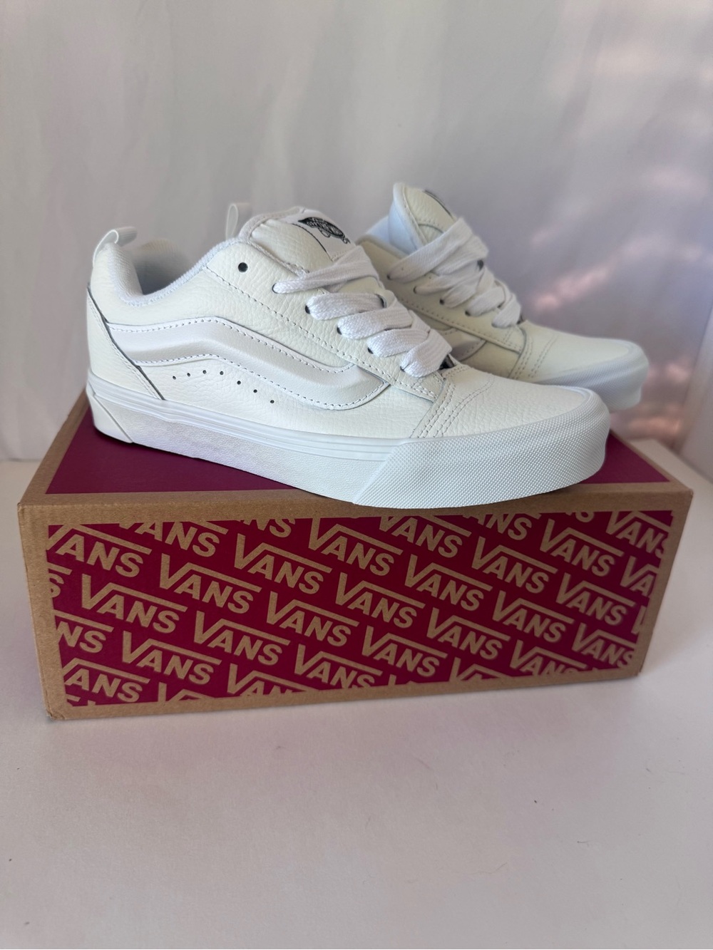 Vans White Leather Old Skool Low-Top Sneakers Mens 6 Womens 7.5